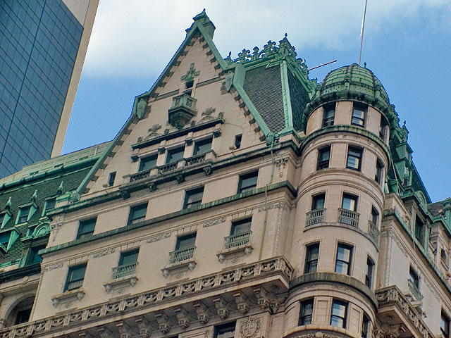 The round corner of a building in Manhattan near Central Park